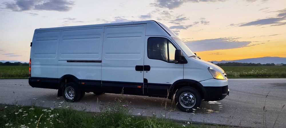Iveco daily5200 kg  3.0 d categ C