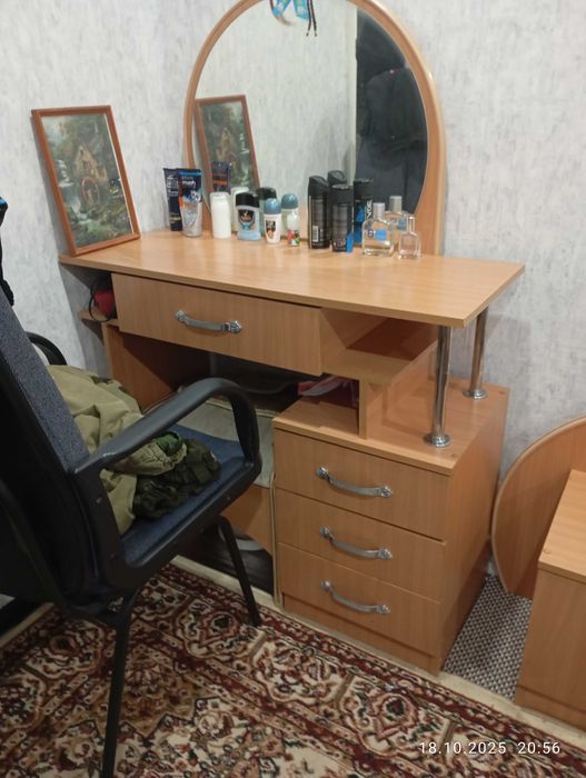 Продам спальный гарнитур