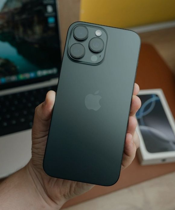iPhone 16 Pro Max qora titanium
- Xotira: 256 GB
- Hudud: LL/A
- Batar