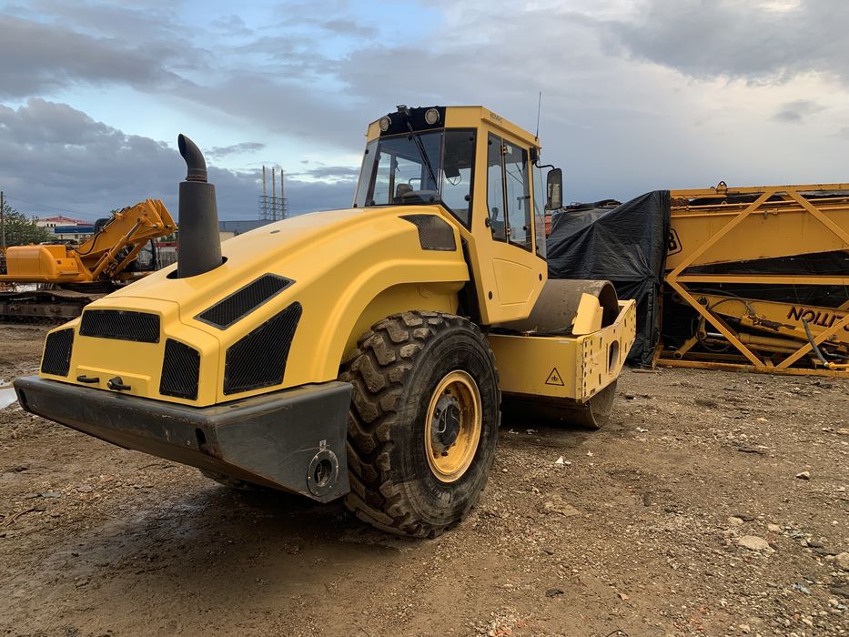 Inchiriez Compactor 20 tone Bomag 219