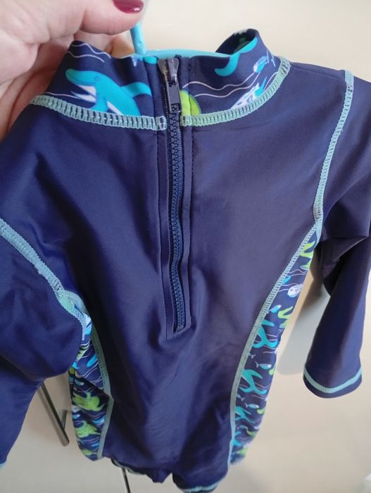 Costum de baie pentru baieti; mariea 74/80
Marimea 74/80