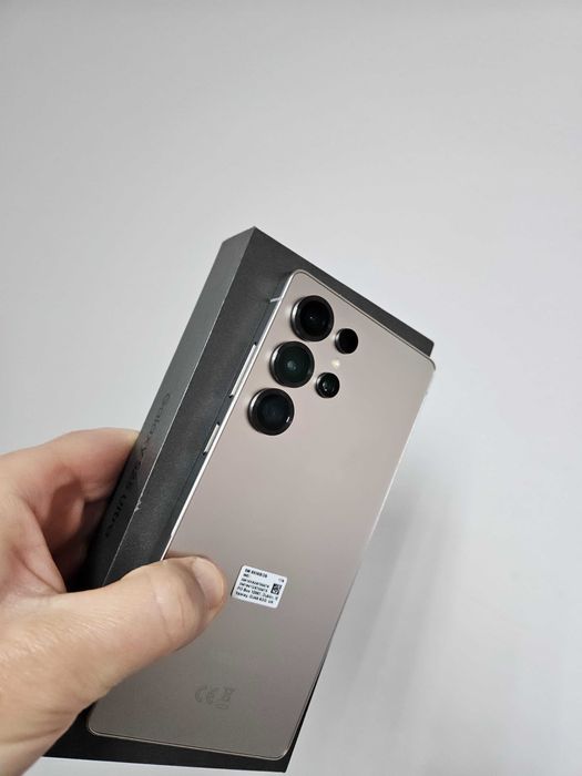 Samsung Galaxy S25 ultra 1 Tb nou la cutie.