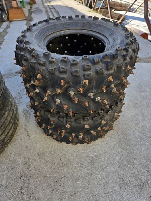 Гуми АТВ 12 с болтове