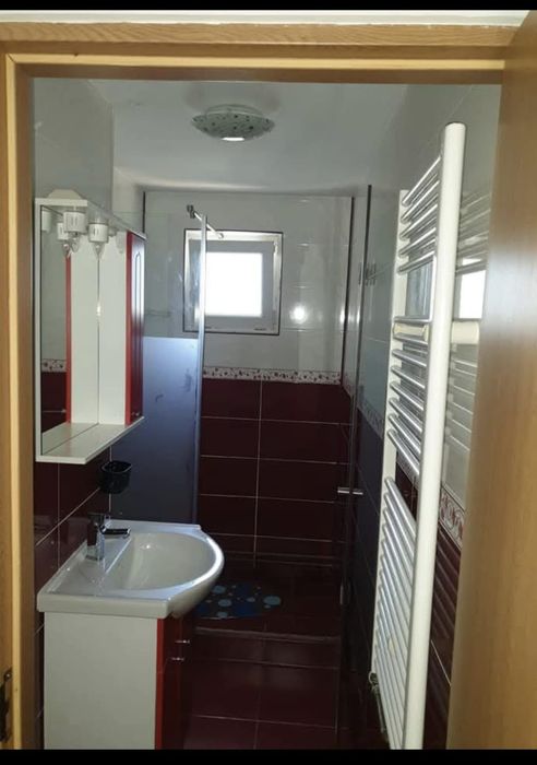 Închiriez apartament 3 camere