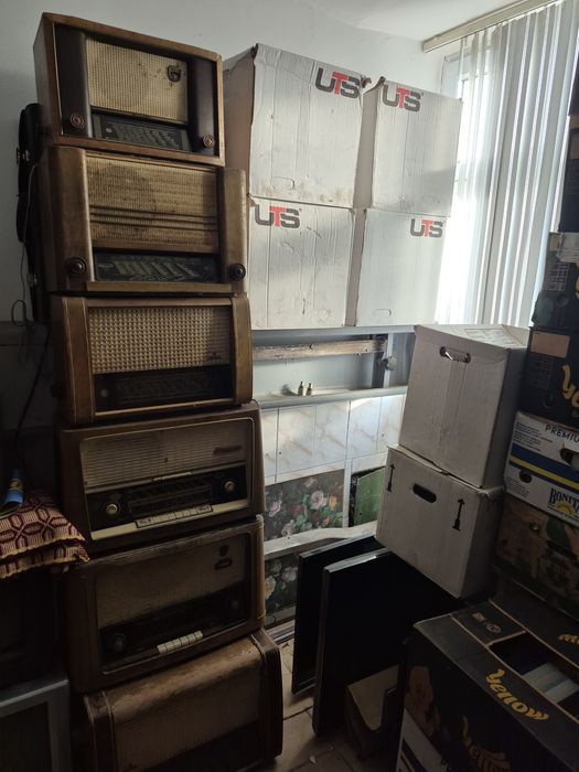 Vând Lot 22 radio lampi carcasa lemn & ebonita diferite marci renumite