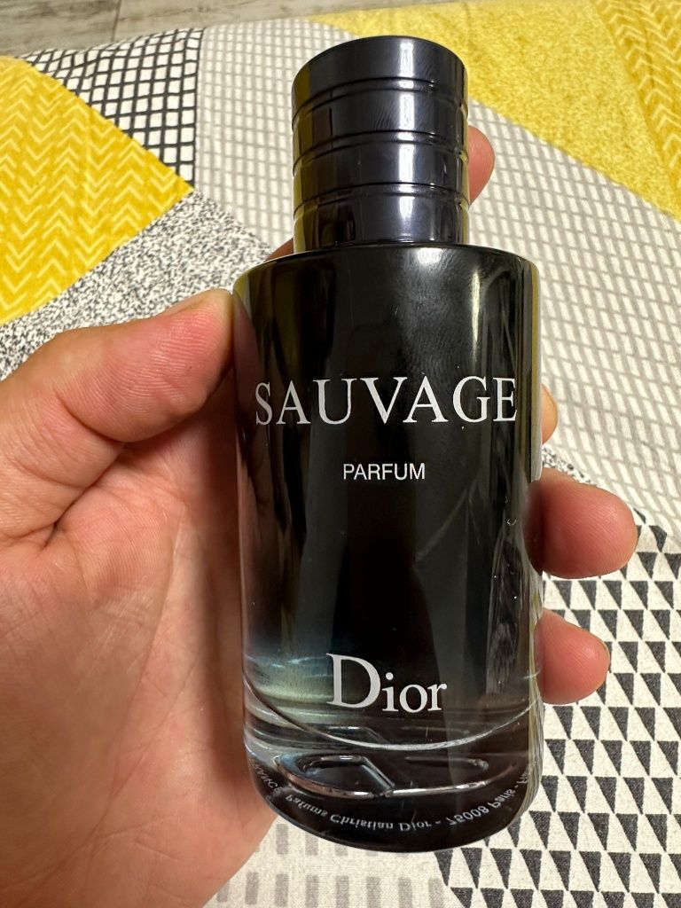 Vând parfum original sauvage