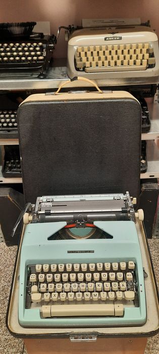Mașină de scris Olympia Colortip S impecabilă
