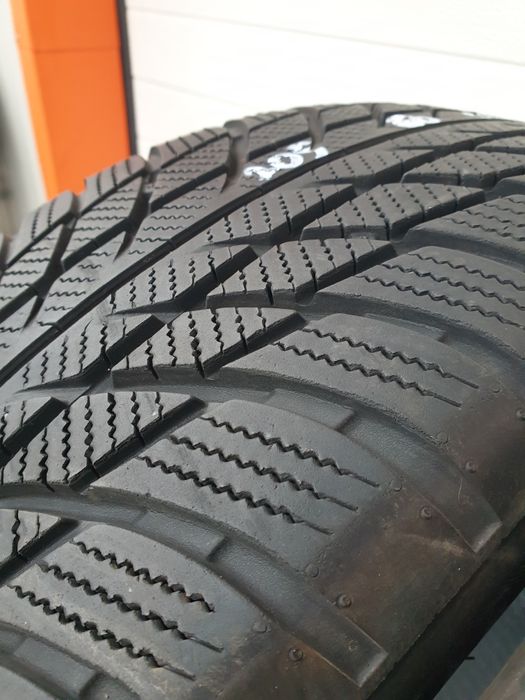 Зимни гуми 2 броя BRIDGESTONE Blizzak LM001 205 60 R17 дот 3716