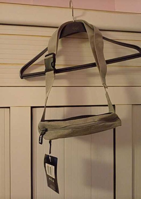 Чисто нова оригинална чантичка Bench