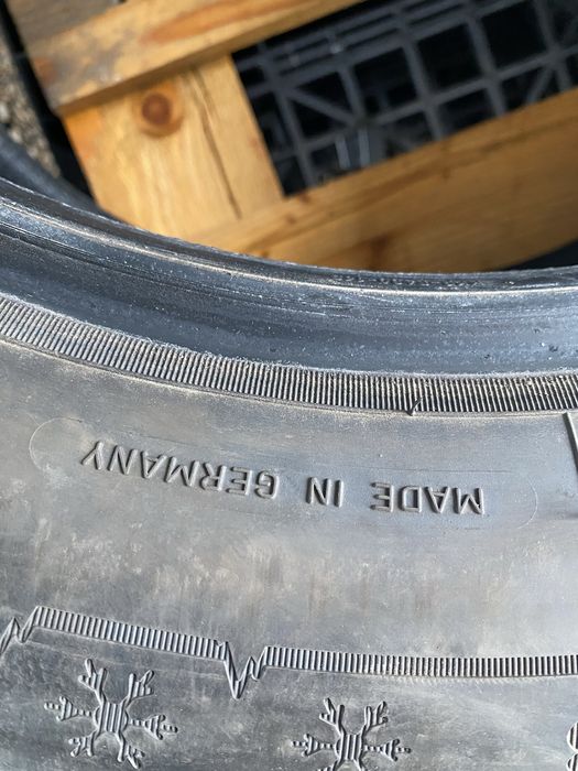 235/60/18 Дънлоп Зимни