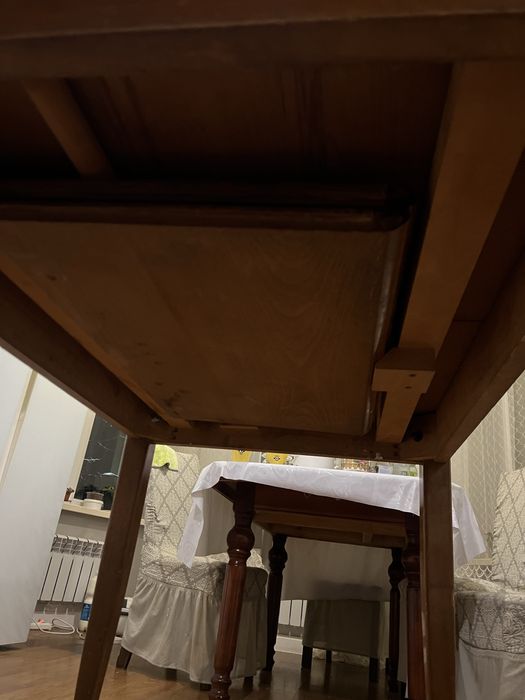 Стол из натурального дерева