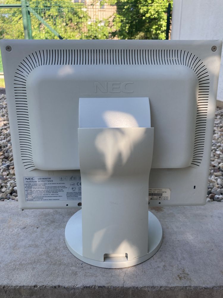 Монитор NEC за компютър/DVR