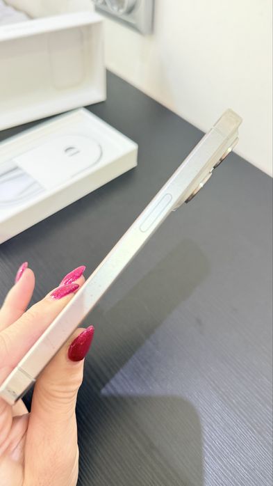i phone 15 pro  с документи