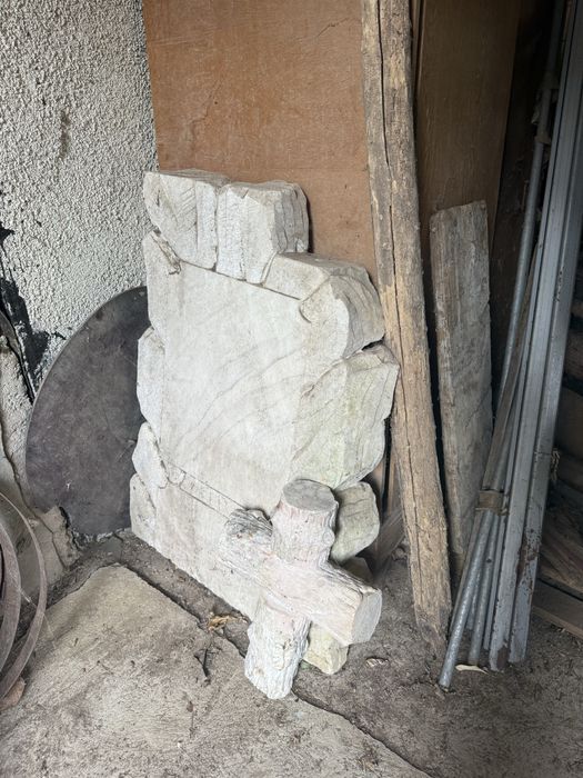 piatra funerara.