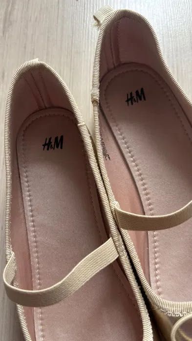 Златни обувки за момиче