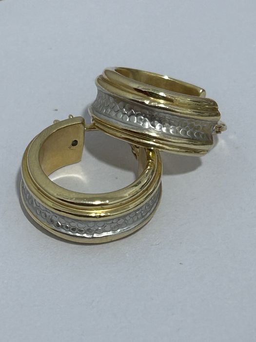 Vand Cercei de aur in stare excelenta