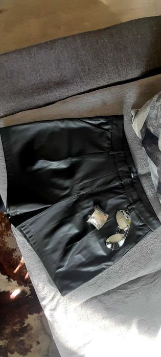 Pantaloni scurti imitatie piele dama - NOU