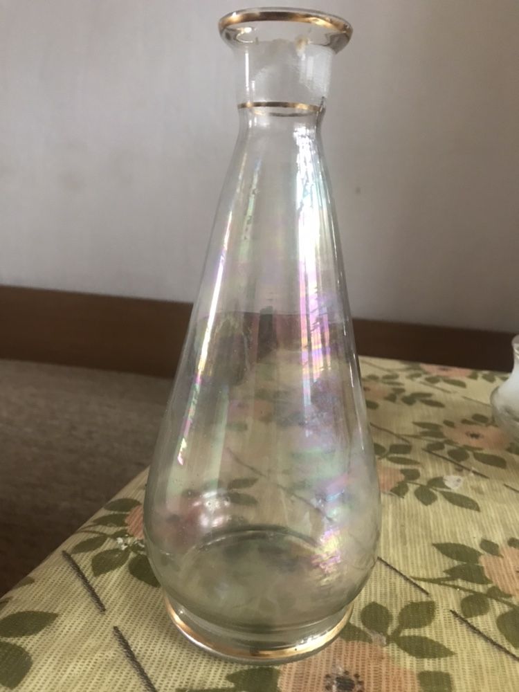 Гарафа и кристална ваза
