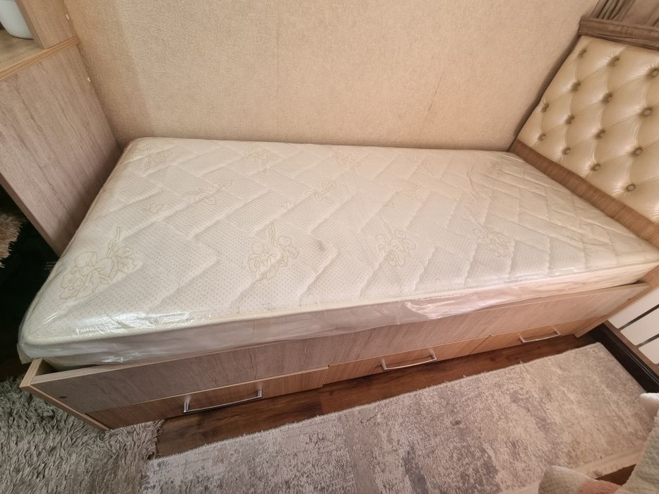 Кроват матраси билан