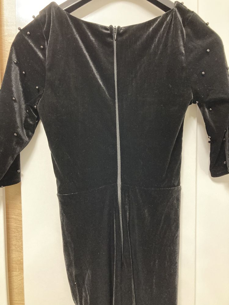 Rochie de catifea subtire cu margele negre