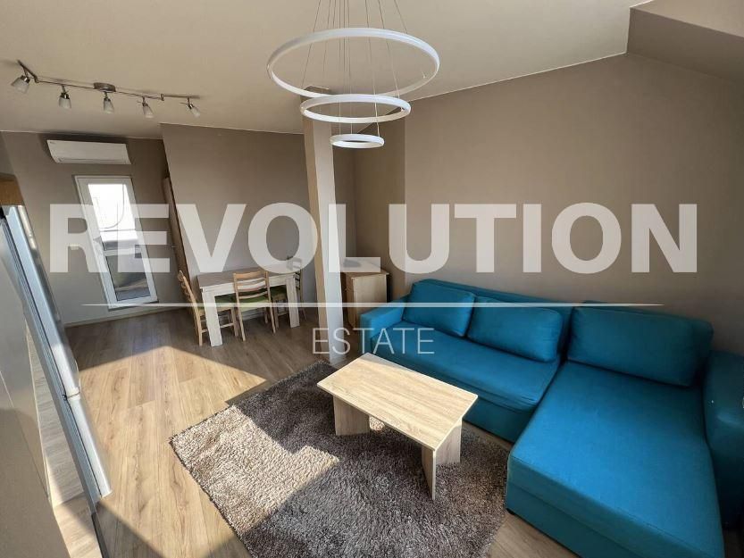 Дава се под наем Двустаен апартамент в Варна, Цветен квартал - 45 кв.м за 425 € - Снимка #1