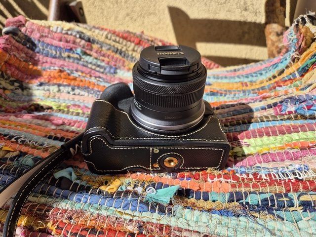 Canon R100 + Canon RF-S 18-45