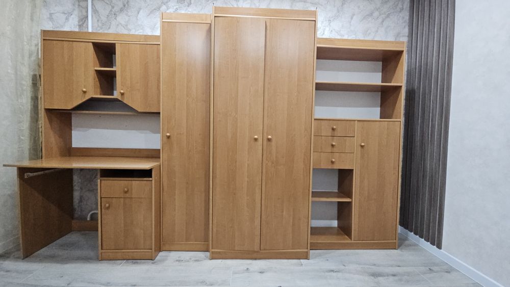 Продам  комплект мебели для комнаты