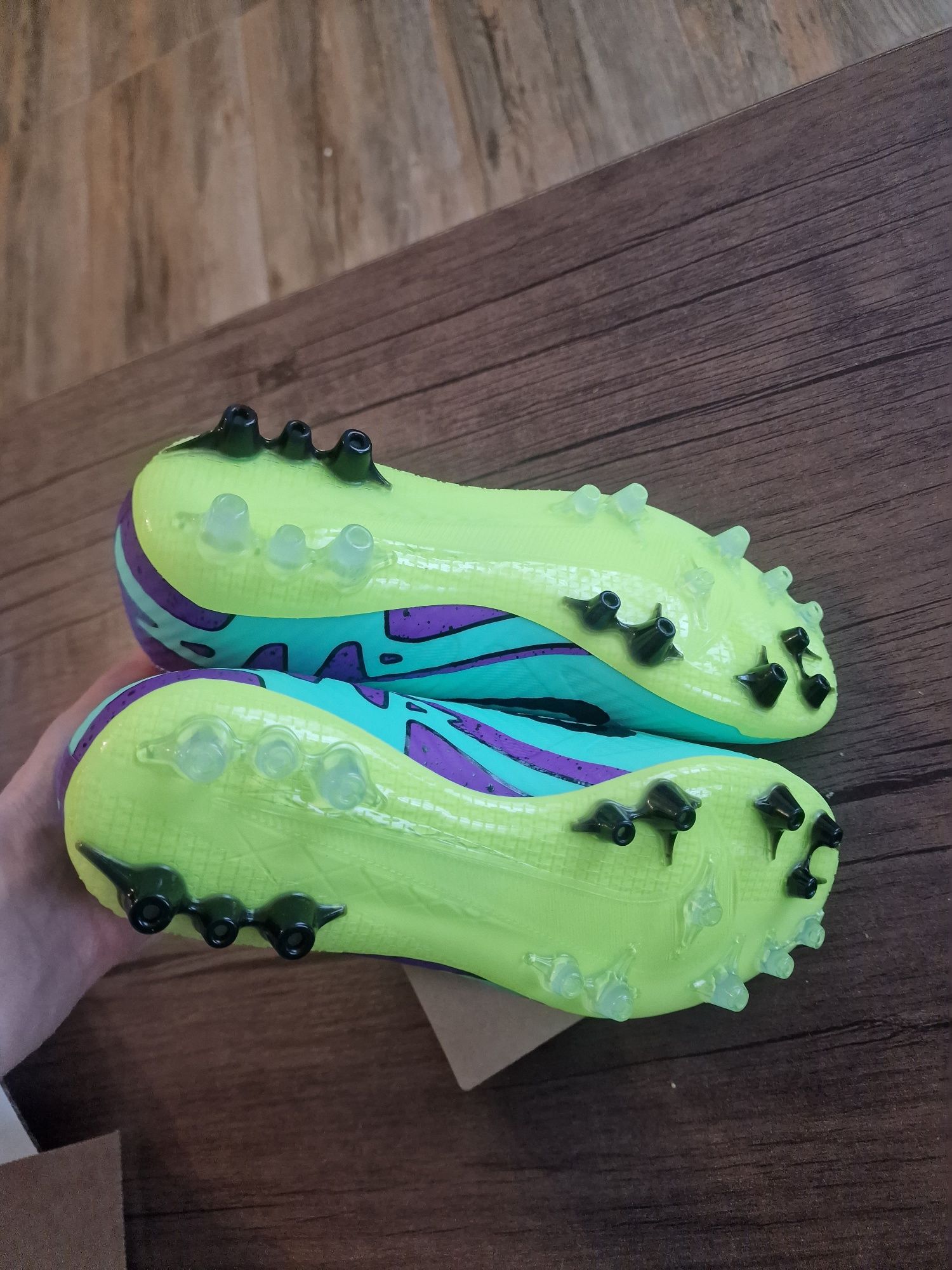 Нови футболни бутонки NIKE размер 37