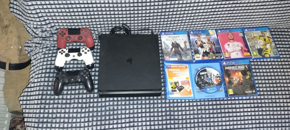 Vând sau schimb ps4