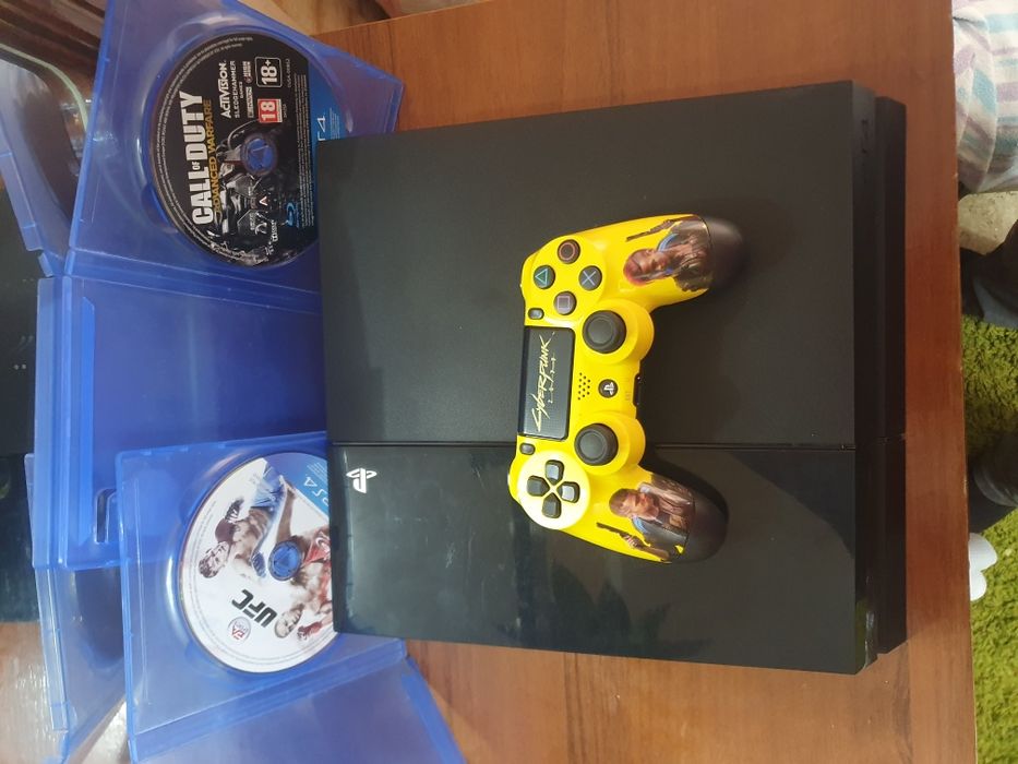 Продам ps4  срочно недорого