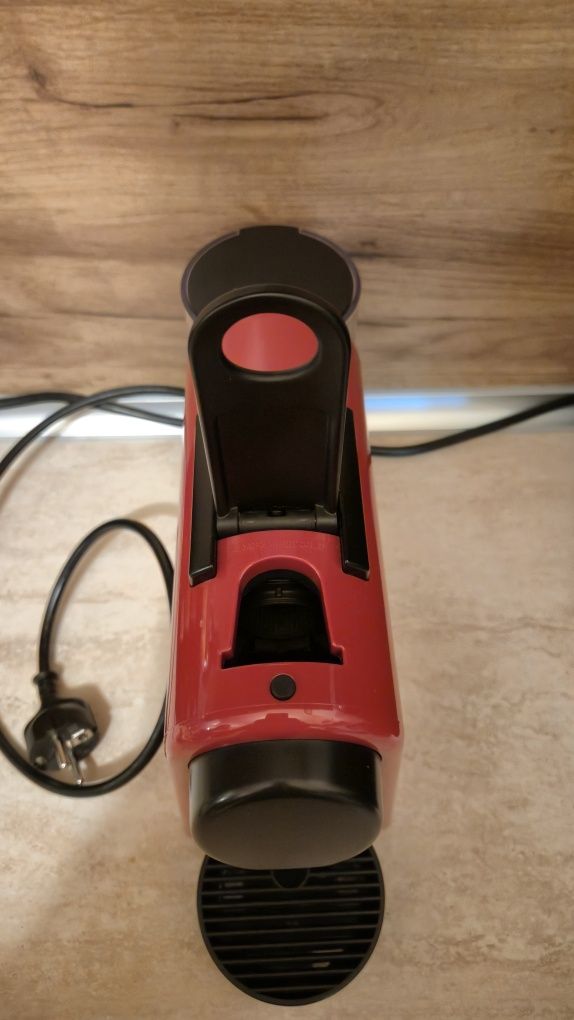 Кафемашина с капсули Nespresso Essenza Mini