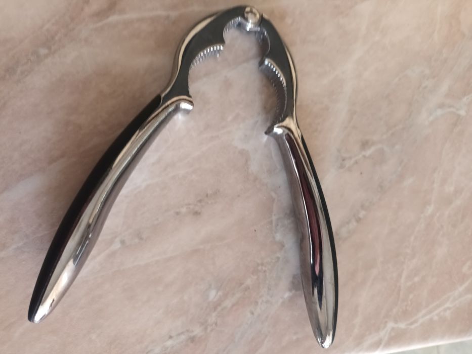 Орехотрошачка нова