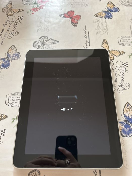iPad 1-го поколения (серый), нужно сделать ремонт