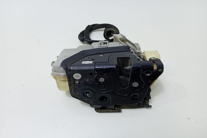 Broasca  Usa Fata Stanga 3C1837015A Volkswagen VW Passat B6