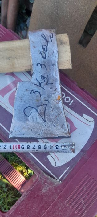 Topoare facute manual