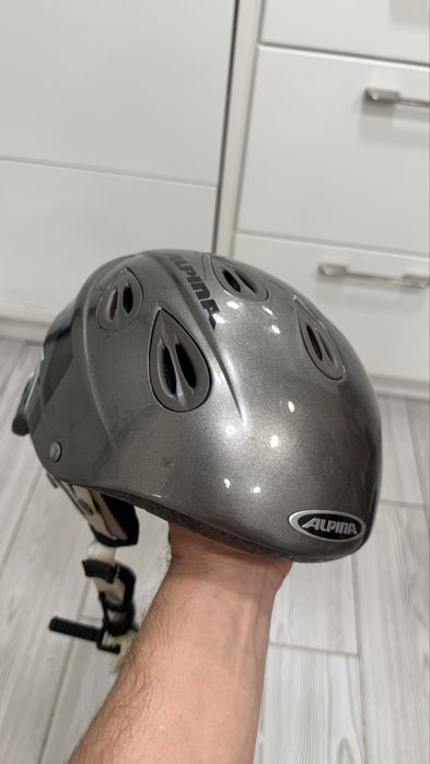 В продаже шлем компаний Alpina