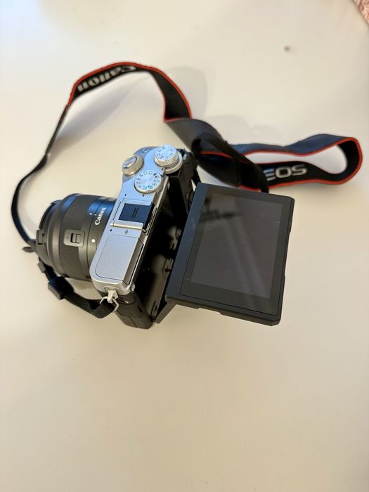 Aparat Foto Mirrorless Canon EOS M6, 24MP cu obiectiv 15-45 F