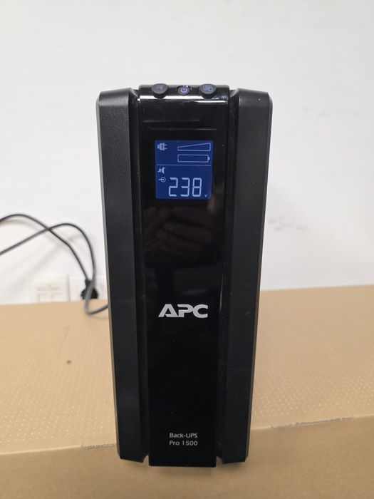 Ups APC 1500 VA, 865W
