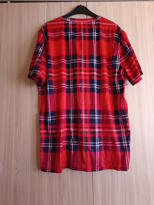 Коледни тениски нови Хл и 2 хл размер Цената е за двете !!!