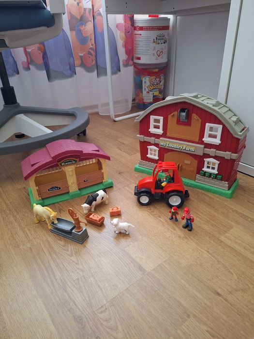 Ферма с животни и трактор