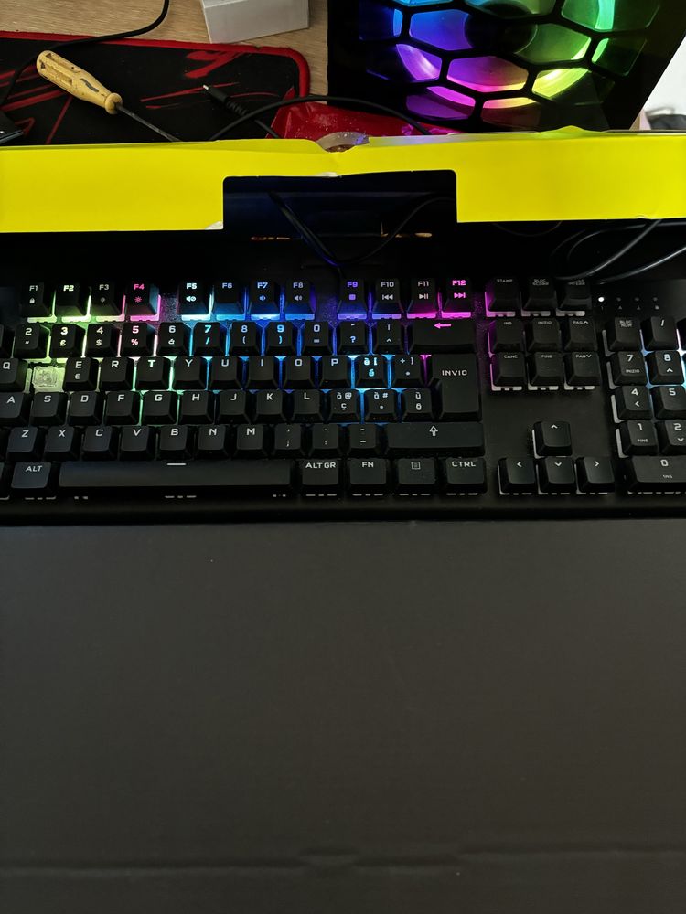 Клавиатура CORSAIR k60 RGB PRO