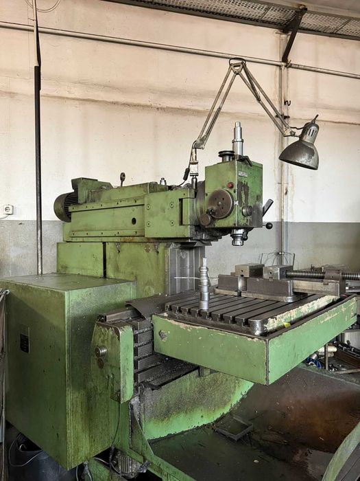 Mașină universală de frezat scule – Model MAHO MH 425 P 1996