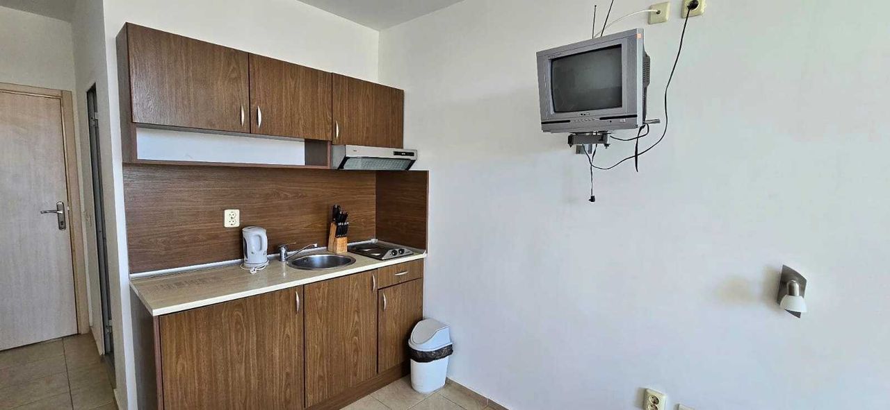 Продава се Едностаен апартамент в к.к. Слънчев бряг - 36 кв.м за 1084 €/кв.м - Снимка #3
