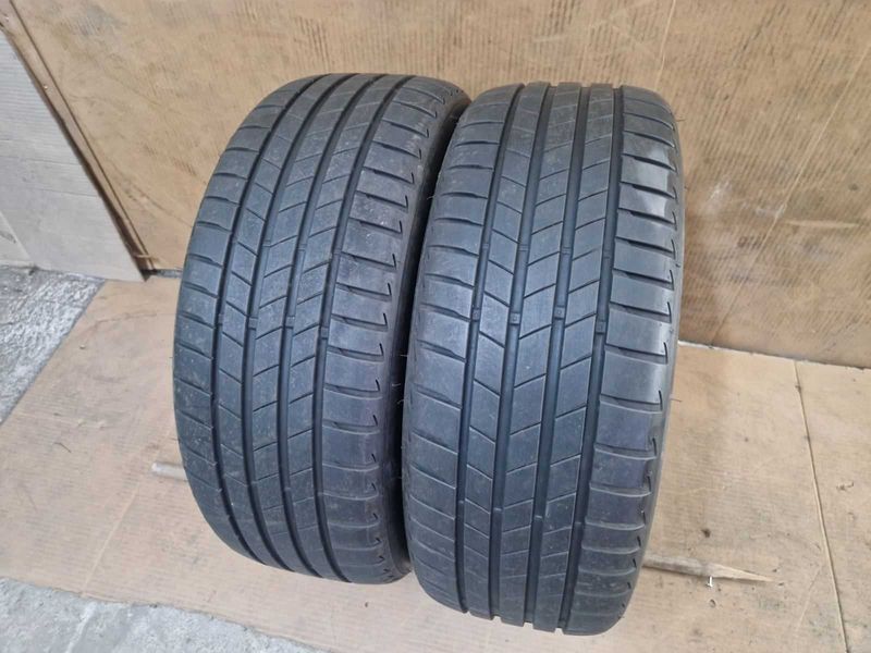2 Bridgestone R17 215/50
летни гуми
DOT1520