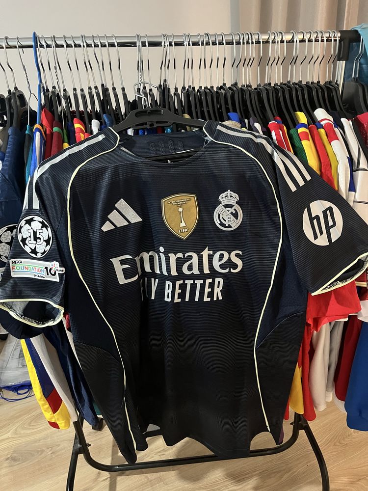 Tricou de fotbal adidas Real Madrid sezon 25/26 cu Valverde 8 marime M