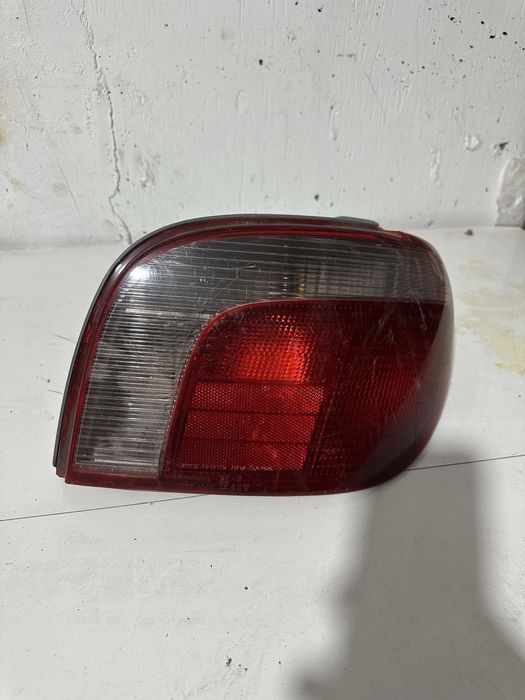 Задний фонар на тойота ярис Vitz