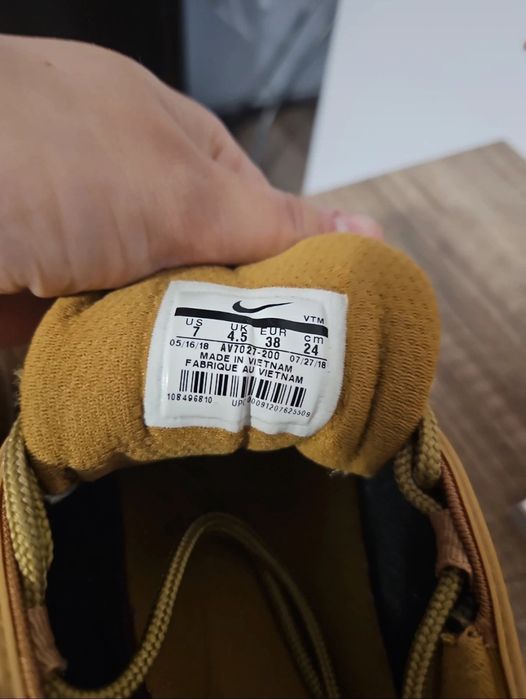 Vand adidasi nike