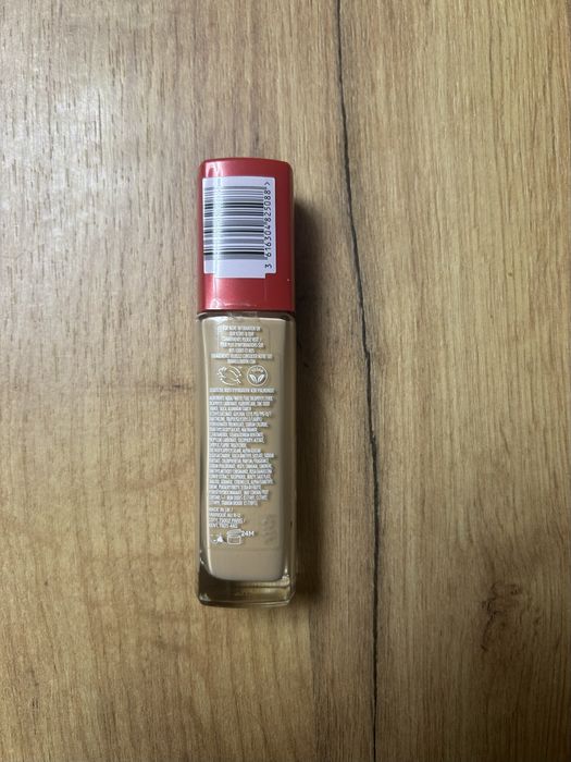 Fond de ten Rimmel Lasting Finish, nuanta 160 Vanilla