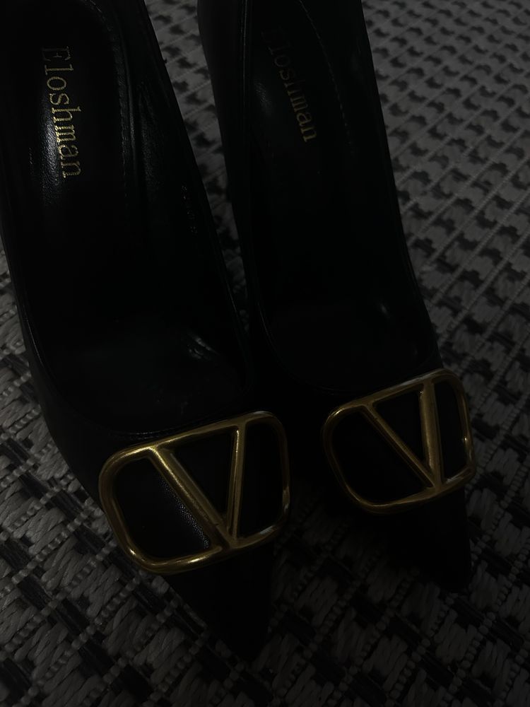 Нови обувки Valentino 39