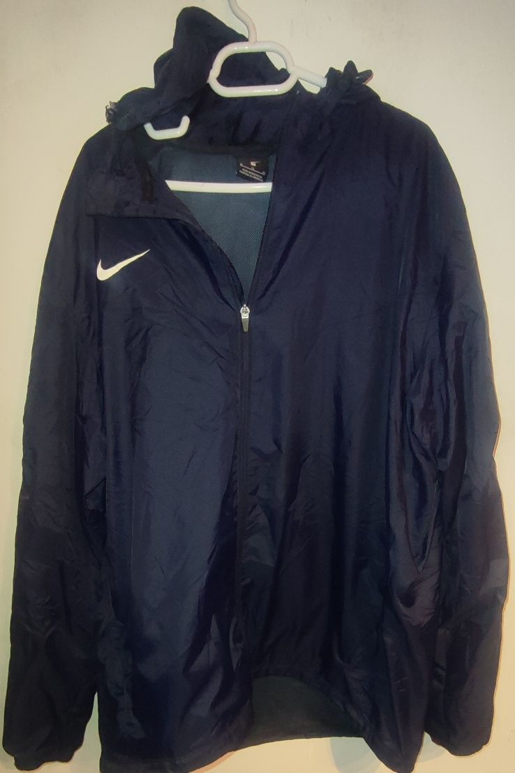 geaca fas foita Nike XL cu gluga-70 lei